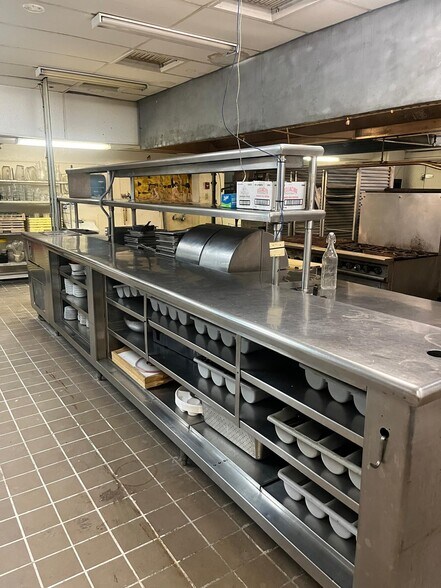 5805 W Kellogg Dr, Wichita, KS à louer - Photo intérieure – Image 3 sur 20