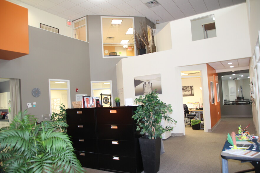 15 Research Dr, Woodbridge, CT à louer - Photo de l’immeuble – Image 2 sur 31