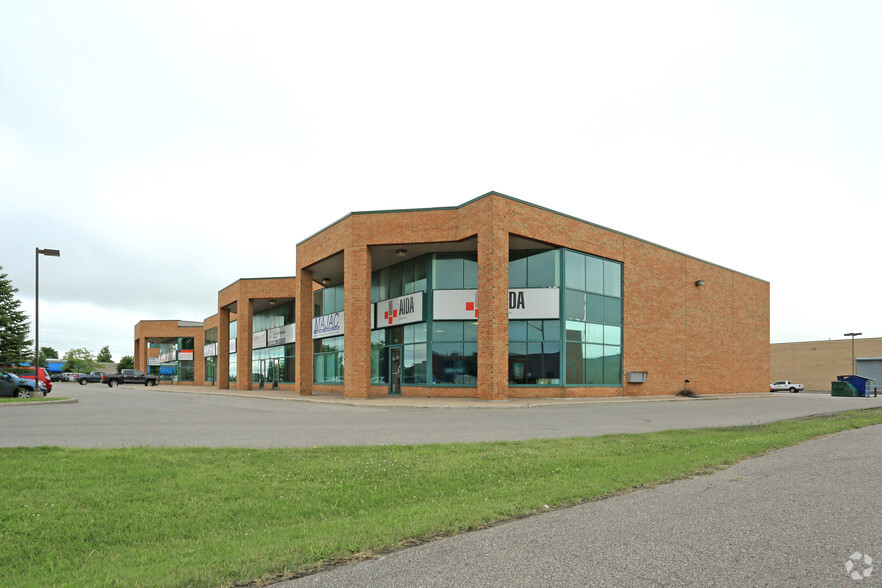 680 Bayview Dr, Barrie, ON à louer - Photo de l’immeuble – Image 2 sur 4