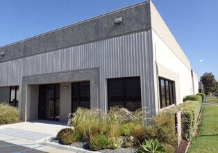 17731-17741 Sampson Ln, Huntington Beach, CA à louer Photo intérieure– Image 1 sur 6