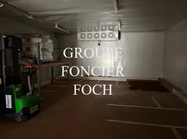 Local d’activités dans Saint-Genis-Laval à louer - Photo de l’immeuble – Image 3 sur 8