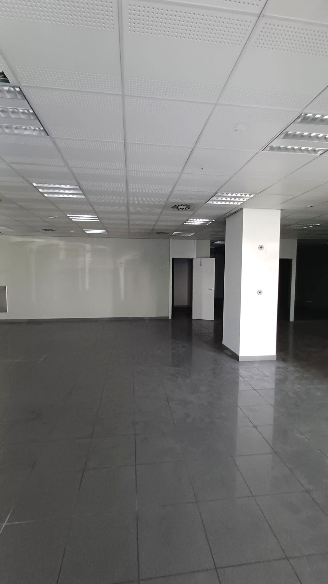 Local commercial dans Rivas-Vaciamadrid, Madrid à louer Photo principale– Image 1 sur 9