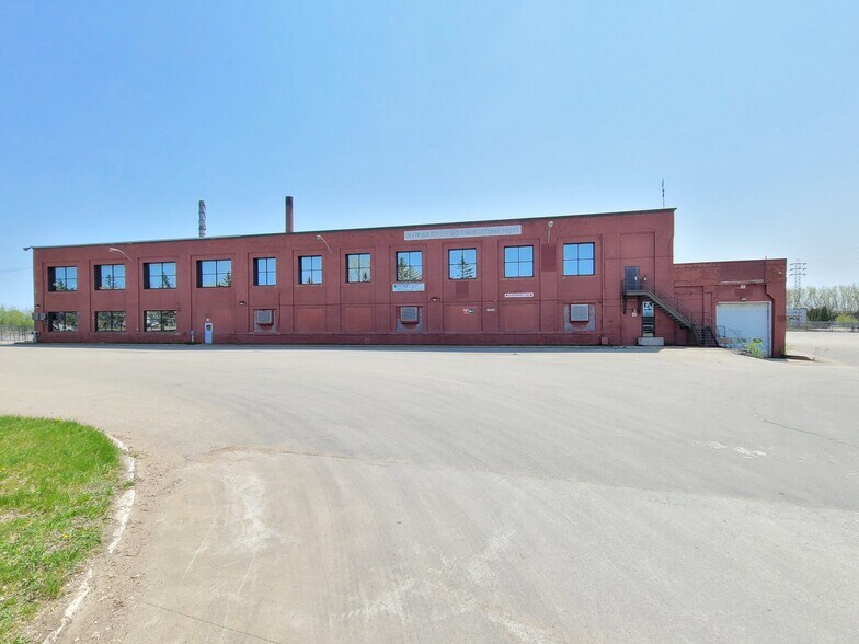 700 Rue Notre-Dame E, Trois-Rivières, QC à louer - Photo de l’immeuble – Image 3 sur 4
