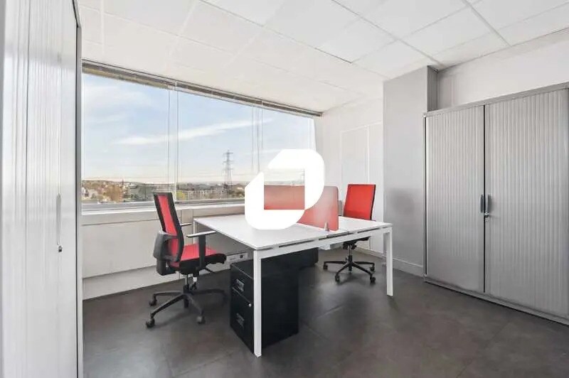 Bureau dans Cergy à vendre - Photo de l’immeuble – Image 3 sur 14