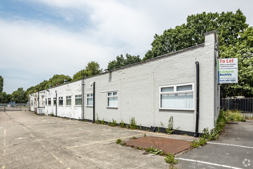 6 Bird Hall Ln, Stockport à louer - Photo de l’immeuble – Image 1 sur 2