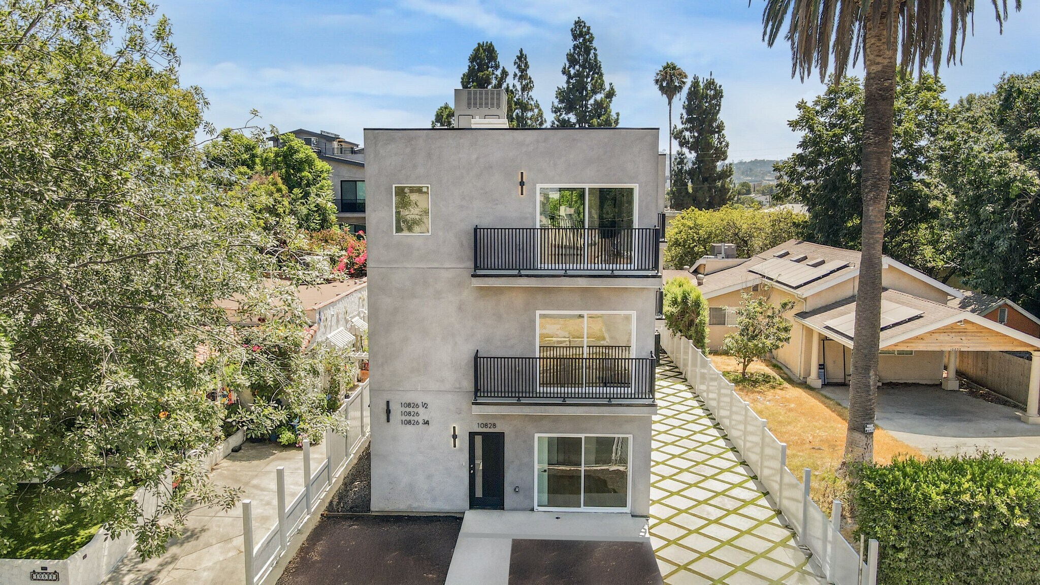 10828 Hesby St, North Hollywood, CA à vendre Photo principale– Image 1 sur 101