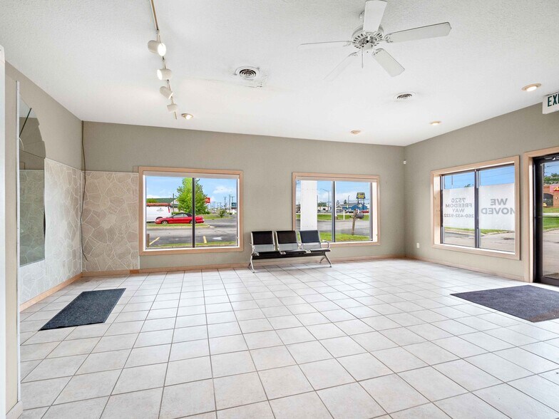 5405 Illinois Rd, Fort Wayne, IN à vendre - Photo intérieure – Image 3 sur 19