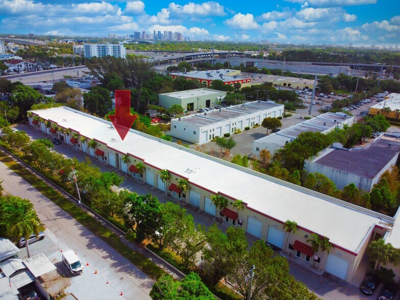 2880 SW 23rd Ter, Fort Lauderdale, FL à vendre - Photo principale – Image 2 sur 3