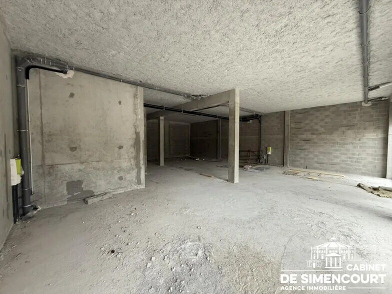 Local commercial dans Amiens à louer - Photo de la construction – Image 2 sur 3