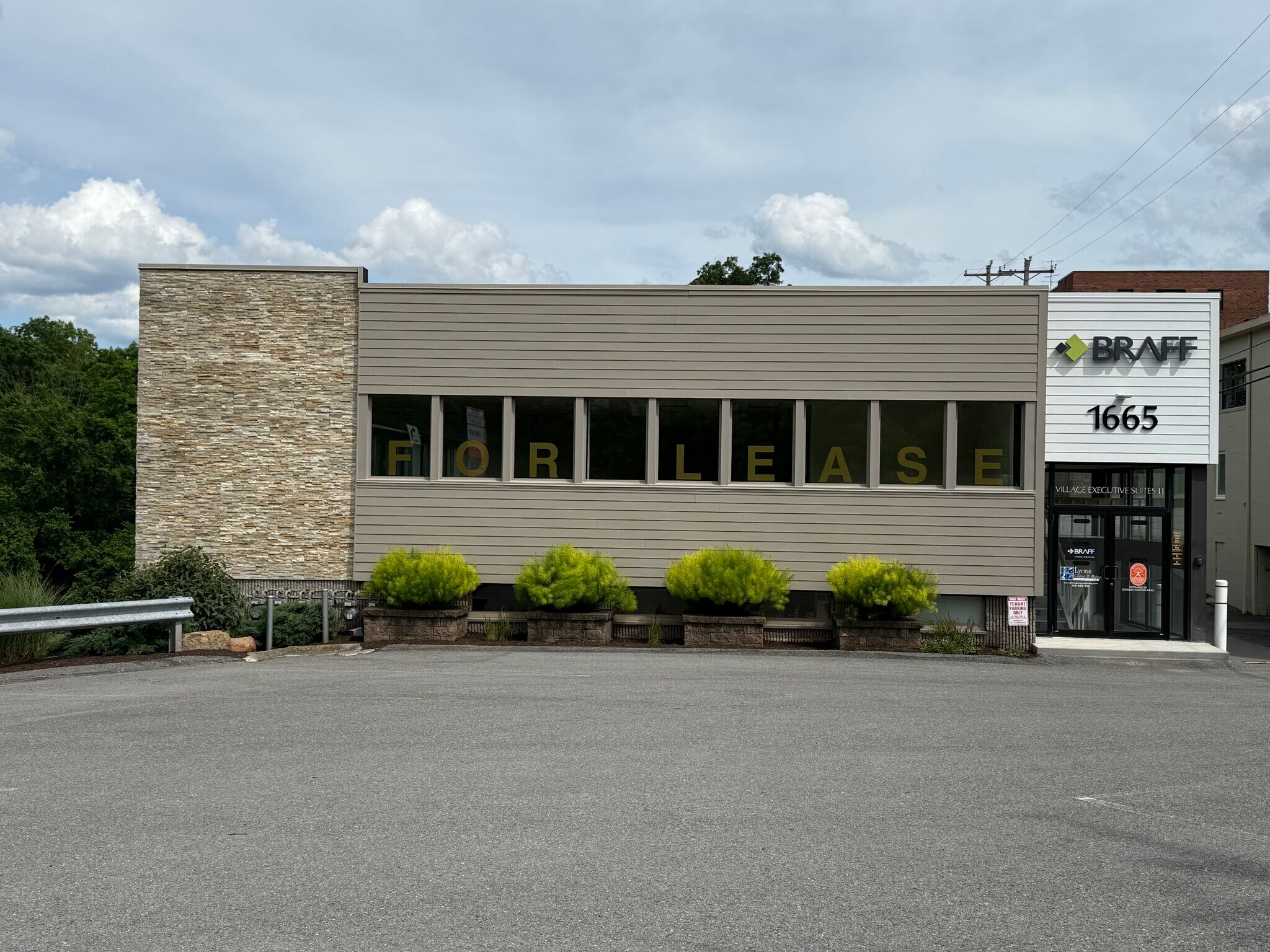 1665 Washington Rd, Pittsburgh, PA à louer Photo de l’immeuble– Image 1 sur 7