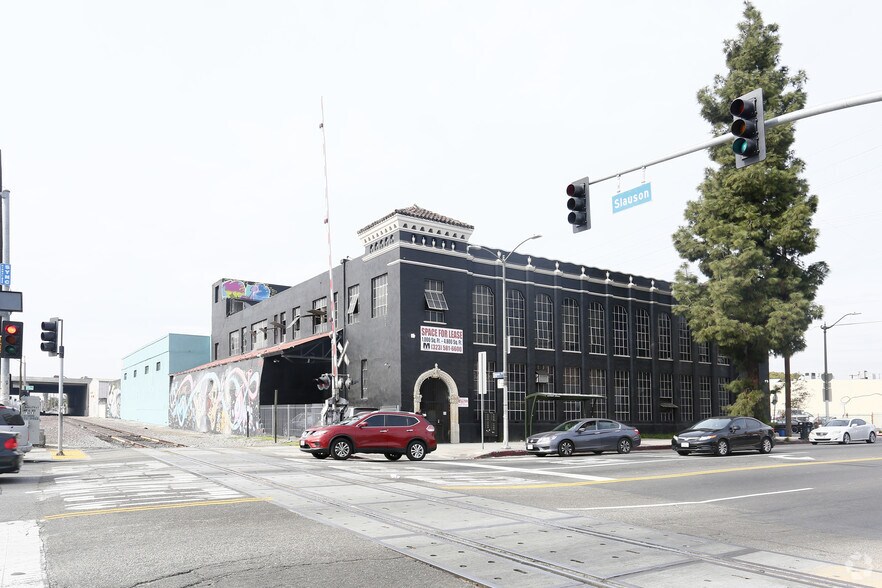 5811 Broadway, Los Angeles, CA à vendre - Photo de l’immeuble – Image 2 sur 15