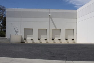 28040 W Harrison Pky, Valencia, CA à louer Photo intérieure– Image 1 sur 2