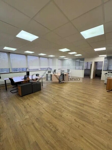 Bureau dans Maisons-Alfort à louer - Photo de l’immeuble – Image 1 sur 8