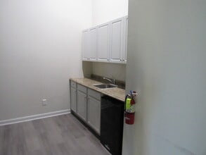 100 Lakeview Ave, Jamesburg, NJ à louer Photo de l’immeuble– Image 1 sur 2