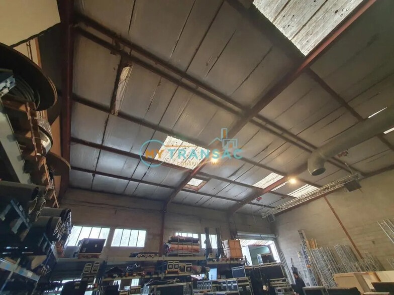 Local d’activités dans Lagny-sur-Marne à louer - Photo intérieure – Image 2 sur 10