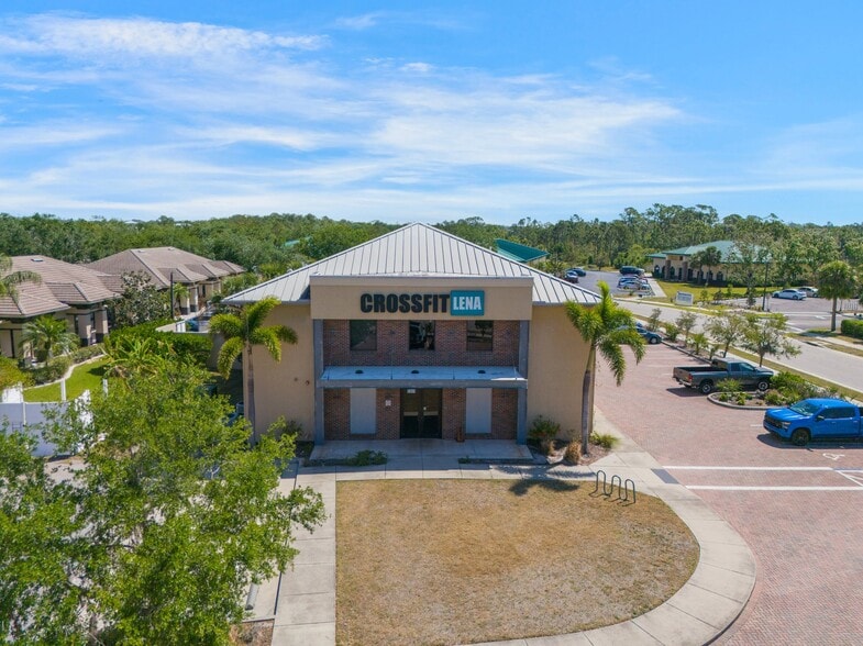 5261 Paylor Ln, Sarasota, FL à louer - Photo de l’immeuble – Image 2 sur 15