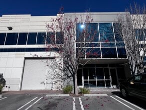 26320 Diamond Pl, Santa Clarita, CA à louer Photo de l’immeuble– Image 1 sur 10