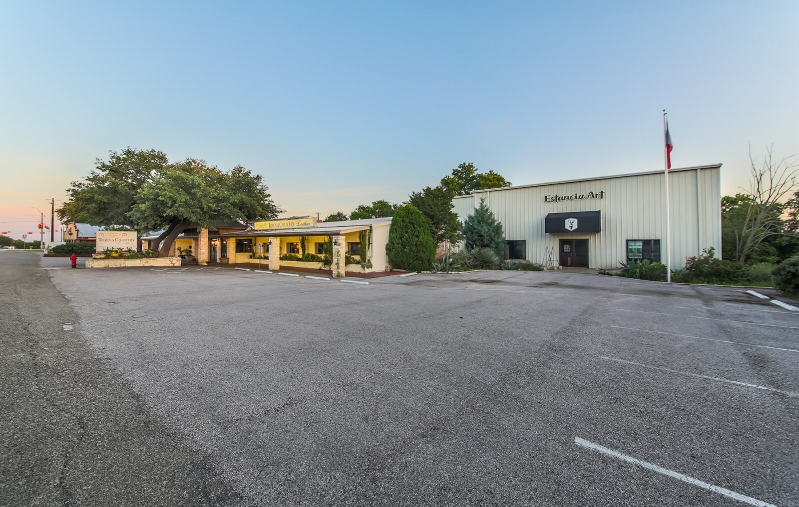 12703 W Highway 71, Bee Cave, TX à louer Photo de l’immeuble– Image 1 sur 8
