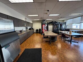 2332 News Sentinel Dr, Knoxville, TN à louer Photo intérieure– Image 1 sur 13