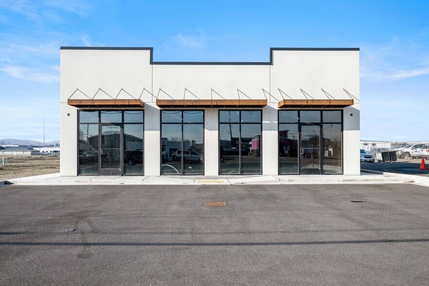 209 1st, Sunnyside, WA à louer - Photo de l’immeuble – Image 1 sur 14