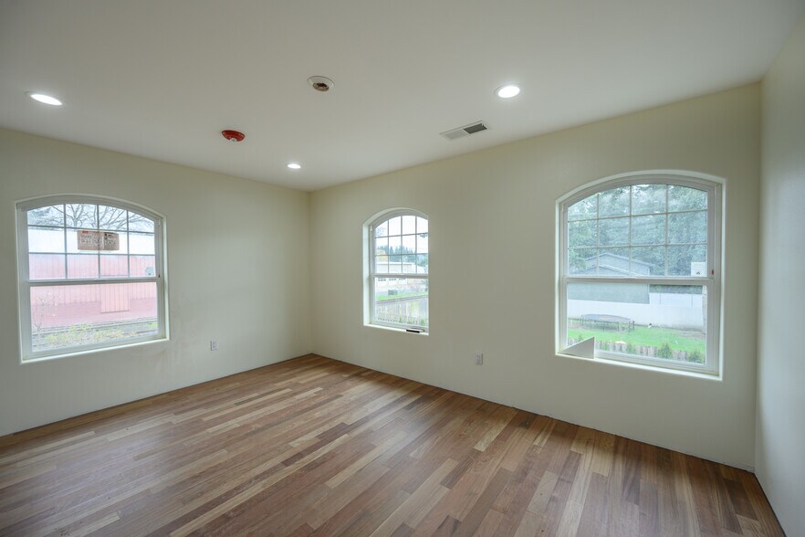 205 Sixth St, Amity, OR à vendre - Photo intérieure – Image 3 sur 27