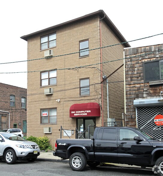 2 Jersey St, Harrison, NJ à vendre - Photo principale – Image 1 sur 3