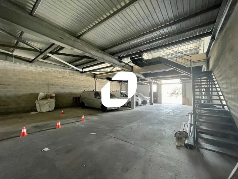 7 Avenue De Montmartin, Corbas à louer - Photo de l’immeuble – Image 2 sur 6