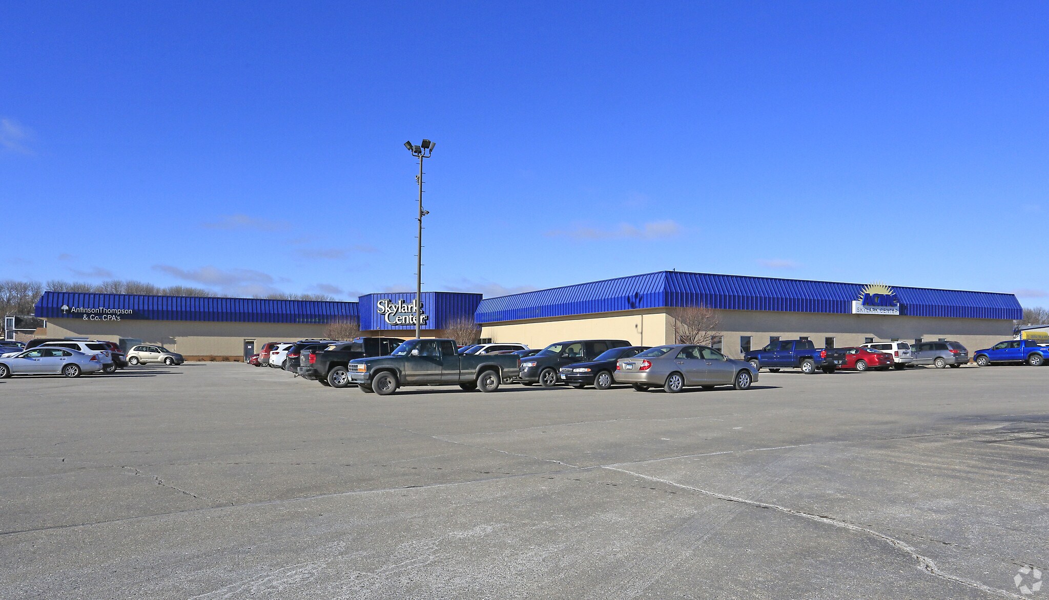 1604 1st St S, Willmar, MN à louer Photo principale– Image 1 sur 9
