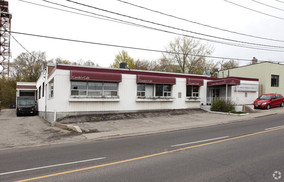 1272 Castlefield Ave, Toronto, ON à louer - Photo de l’immeuble – Image 2 sur 2