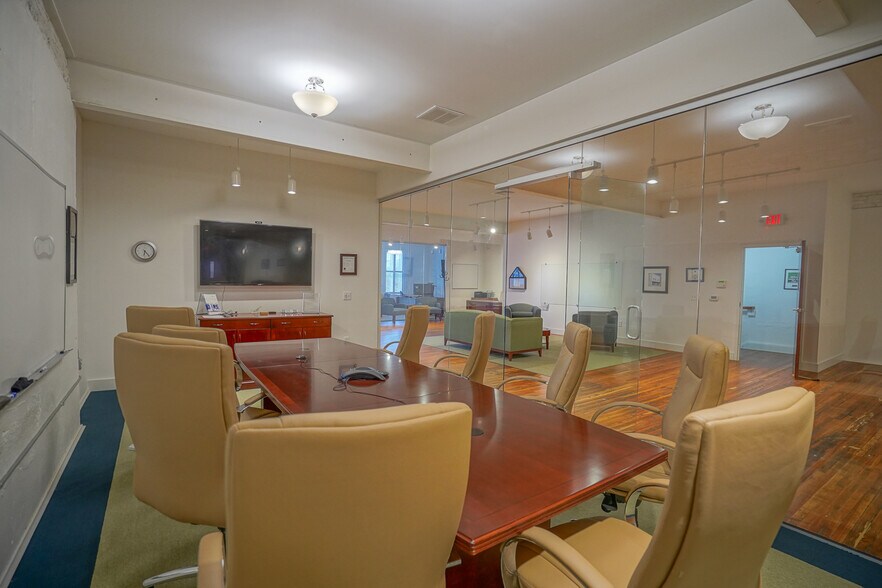 18 Cabarrus Ave W, Concord, NC à vendre - Photo intérieure – Image 3 sur 38