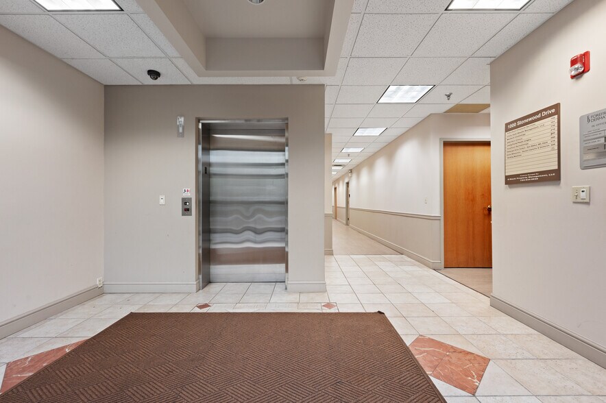 1000 Stonewood Dr, Wexford, PA à louer - Photo de l’immeuble – Image 2 sur 15