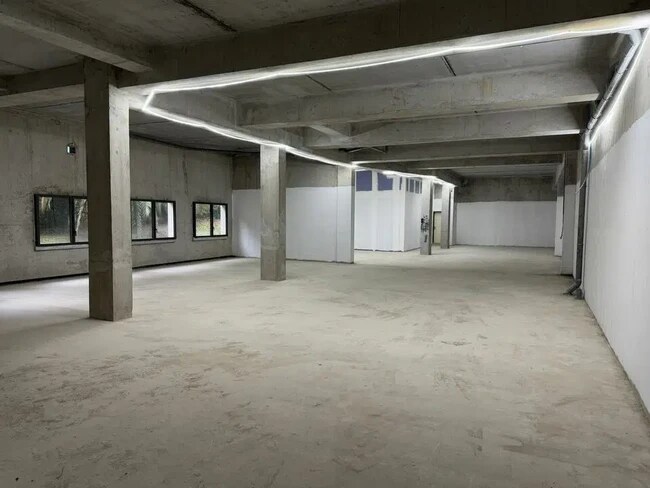 Plus de détails pour Local commercial à vendre