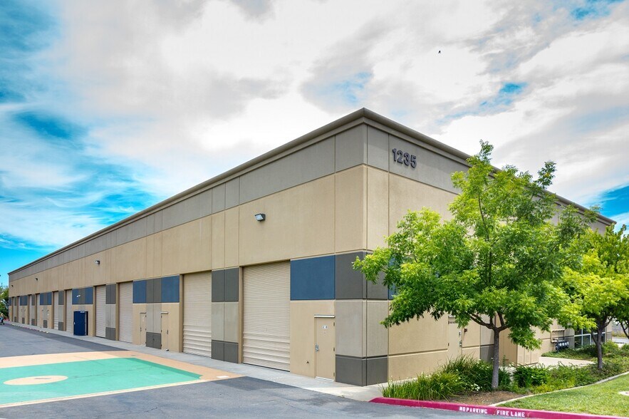 1235 Glenhaven Ct, El Dorado Hills, CA à louer - Photo de l’immeuble – Image 2 sur 9