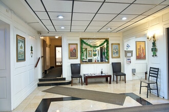 7 Bond St, Great Neck, NY à louer Photo intérieure– Image 2 sur 10