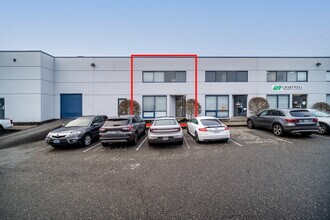 3060 Norland Ave, Burnaby, BC à louer Photo de l’immeuble– Image 1 sur 14
