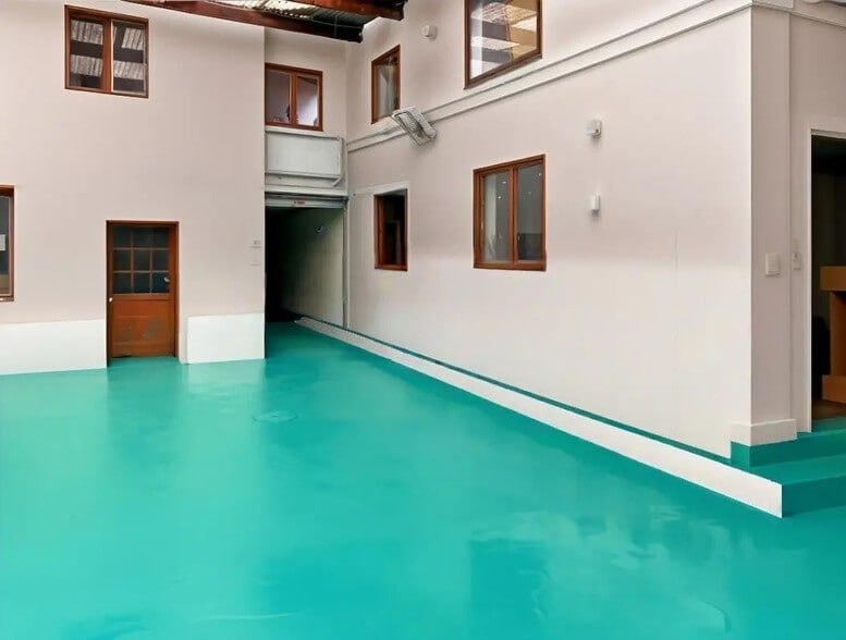 Local d’activités dans Bagnolet à louer - Photo de l’immeuble – Image 2 sur 7