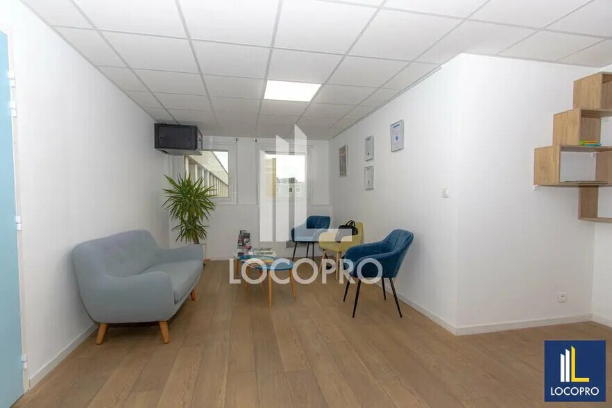 Bureau dans Aix-En-Provence à louer - Photo de l’immeuble – Image 1 sur 7