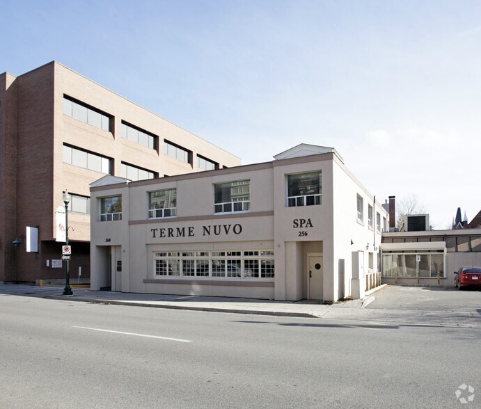 256-260 Church St, Oakville, ON à louer - Photo de l’immeuble – Image 2 sur 4
