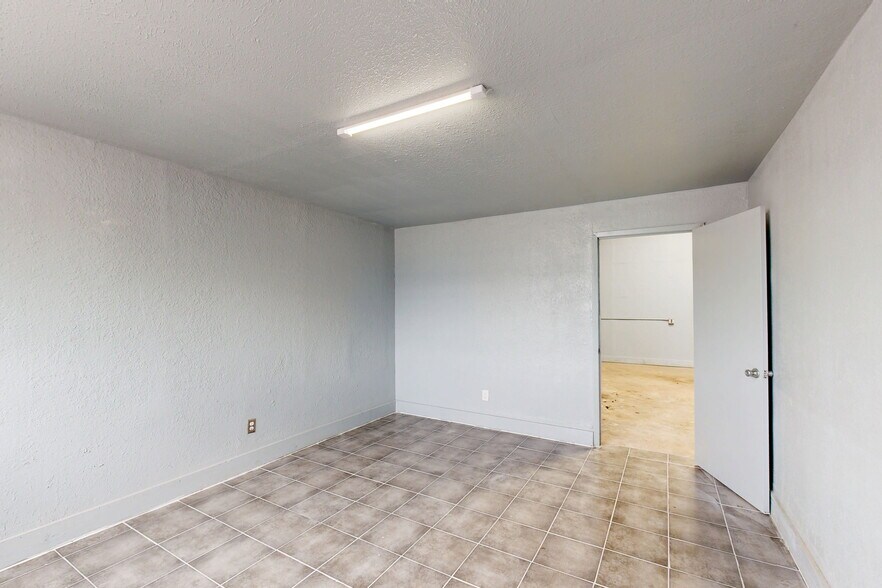 7676 N I-45, Houston, TX à louer - Numérisation 3D Matterport – Image 3 sur 20