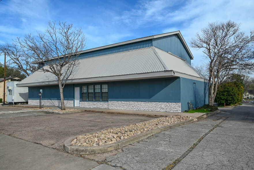 5611 Adams Ave, Austin, TX à louer - Photo de l’immeuble – Image 1 sur 8