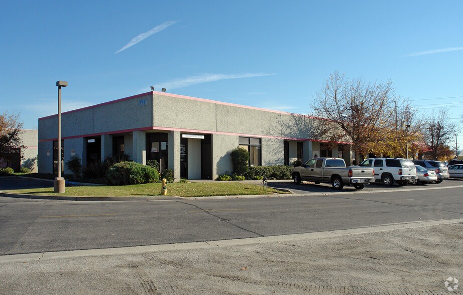 711 W Esplanade Ave, San Jacinto, CA à louer - Photo de l’immeuble – Image 2 sur 4
