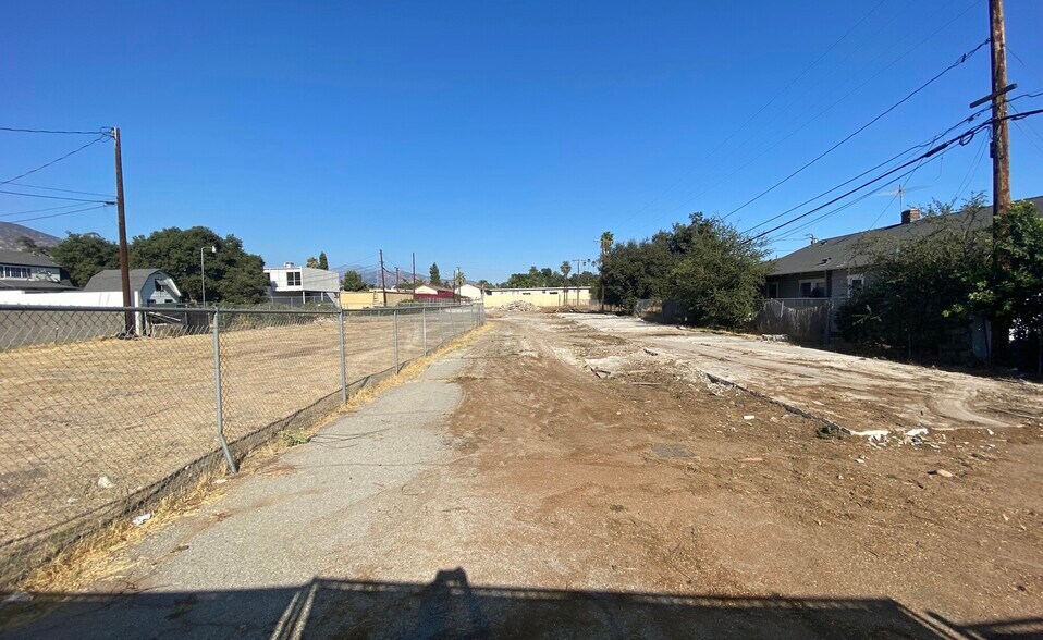 534 E Foothill Blvd, Azusa, CA à vendre - Photo de l’immeuble – Image 3 sur 13