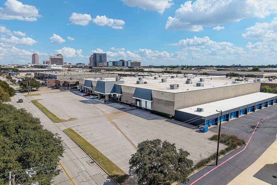 4450-4452 Alpha Rd, Farmers Branch, TX à louer - Photo de l’immeuble – Image 3 sur 7