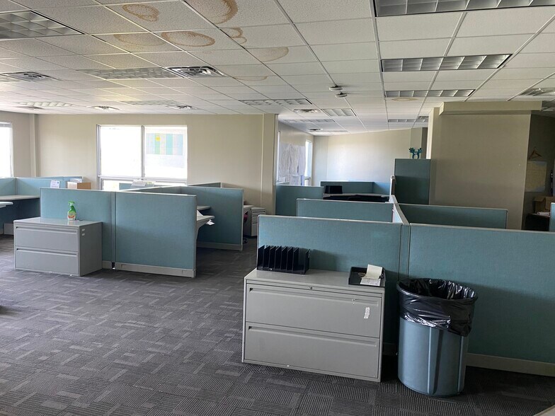 301 Croft Dr, Windsor, ON à louer - Photo de l’immeuble – Image 2 sur 9