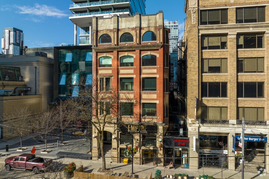 220 King St W, Toronto, ON à louer - Photo de l’immeuble – Image 2 sur 4