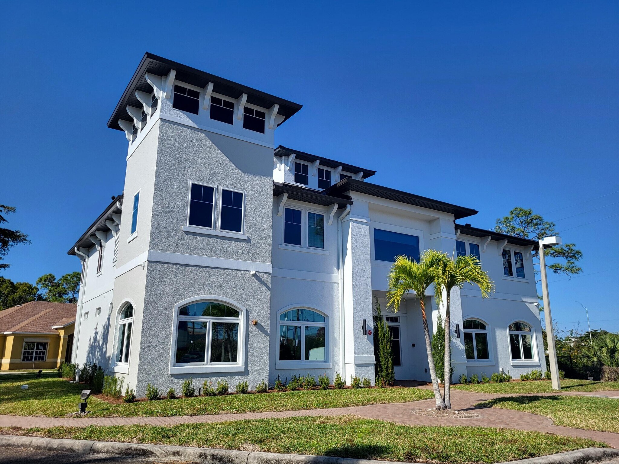 3602 Colonial Ct, Fort Myers, FL à louer Photo principale– Image 1 sur 25