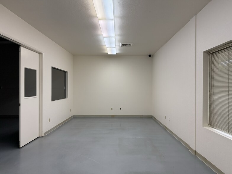 552 Hi Tech Pky, Oakdale, CA à louer - Photo de l’immeuble – Image 3 sur 11
