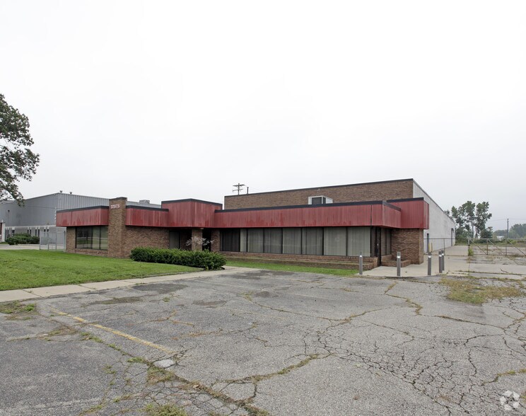 32675 Schoolcraft Rd, Livonia, MI à vendre - Photo principale – Image 1 sur 1