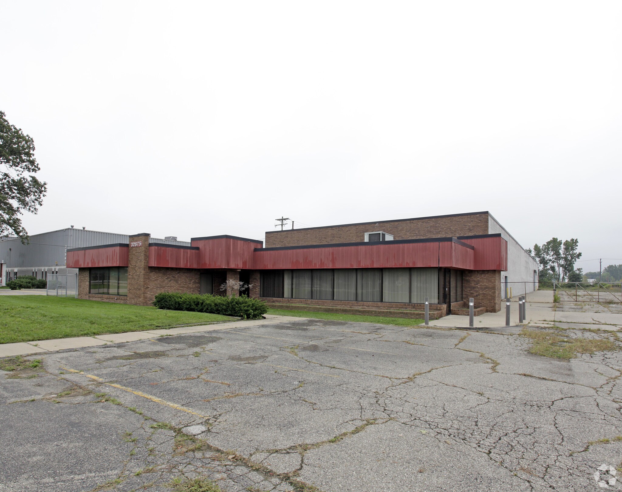 32675 Schoolcraft Rd, Livonia, MI à vendre Photo principale– Image 1 sur 1