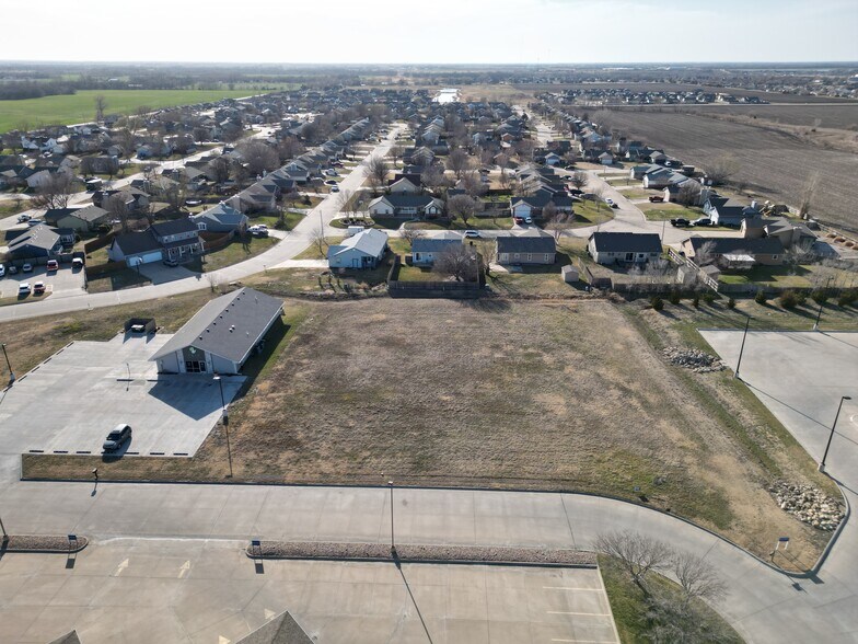 00000 Sutton dr, Newton, KS à vendre - Photo de l’immeuble – Image 2 sur 6